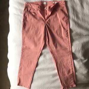 Never worn! Salmon colored cropped jeans